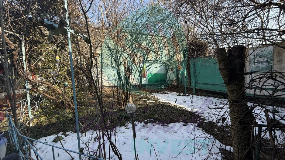 "Casa bunicii" pe un lot de teren de 307 mp - Poză 7
