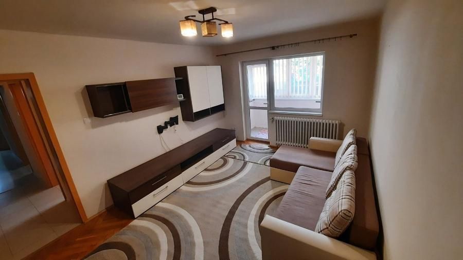 Inchiriem apartament 3 camere, etaj 1, Cetate, foste proprietati - Poză 1