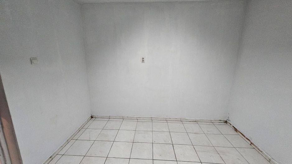 Vanzare Boxa demisol, Bvd. Republicii - Poză 6