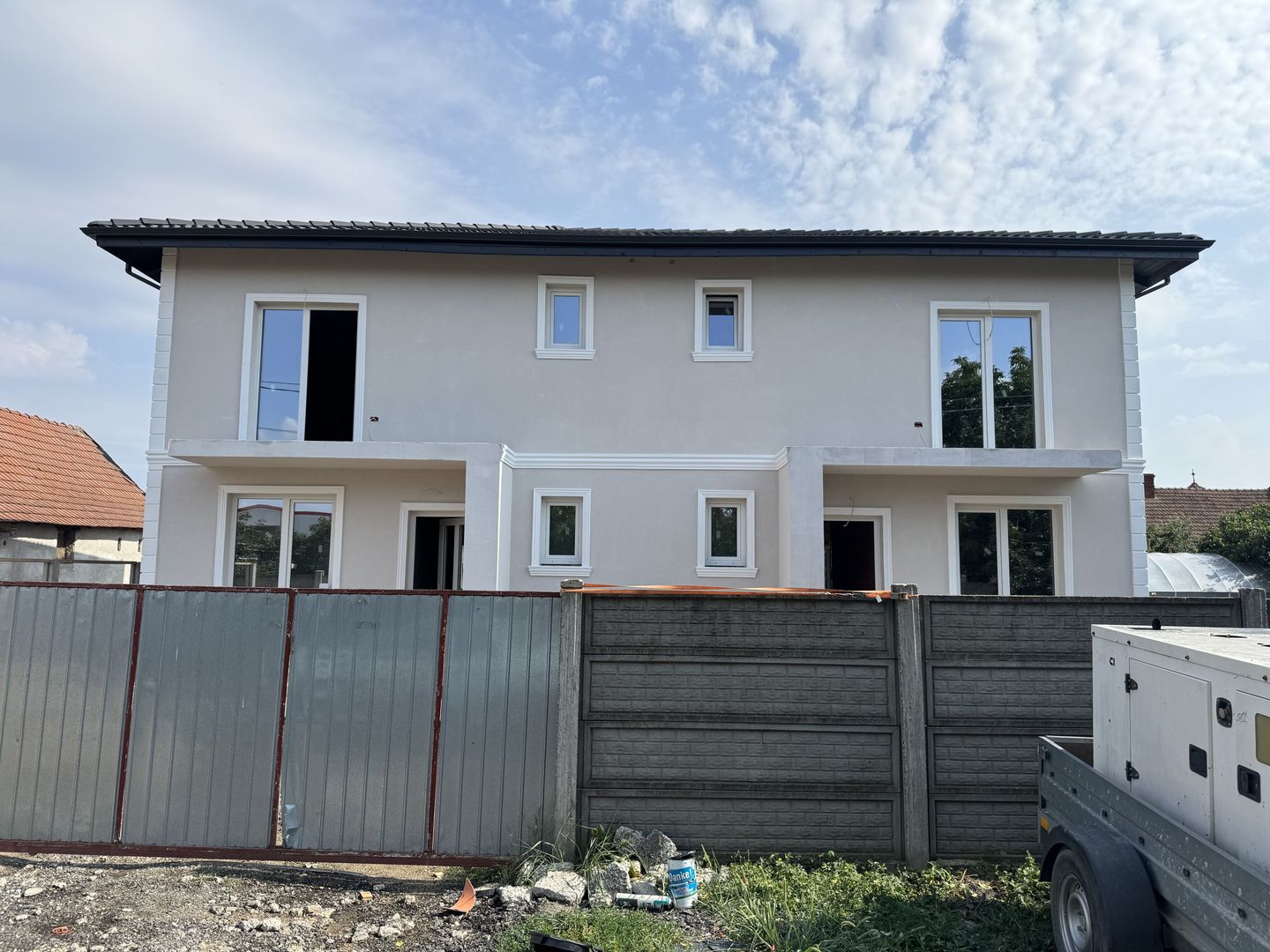 1/2 Duplex Utvin,4 Camere,2 Bai,Toate Utilitatile - Poză 1