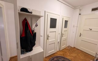 Apartament decomandat 70 mp utili 2 bai pivnita si curte 58 mp Central - Poză 3