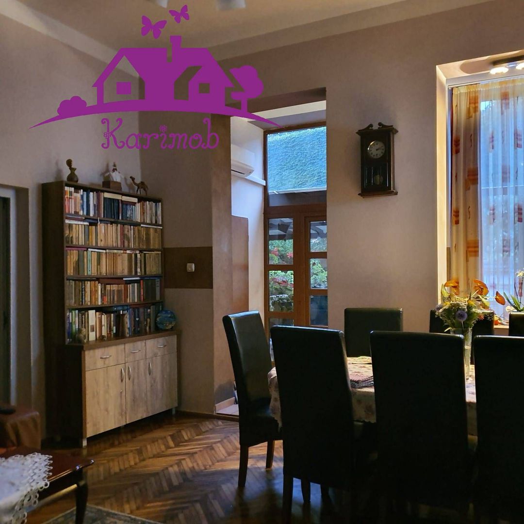 Casa si curte zona centrala - Poză 2