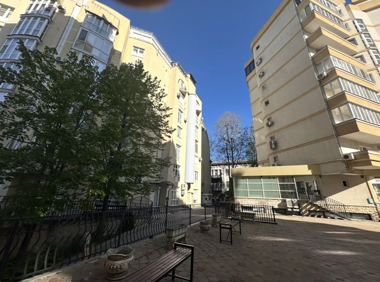 Apartament cu 2 odăi +living ultra centru, Mun. Chișinău - Poză 2