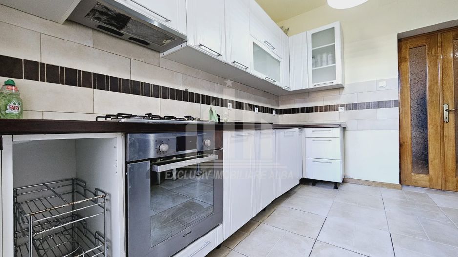 Apartament cu 3 camere decomandate, Cetate - Poză 2