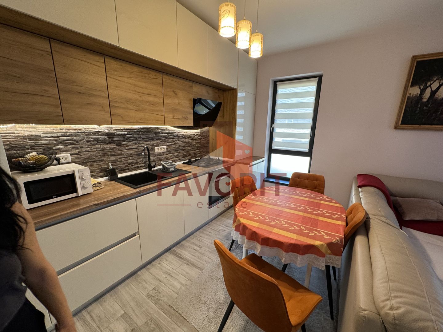 Terasa generoasa. Modern amenajat. - Poză 2