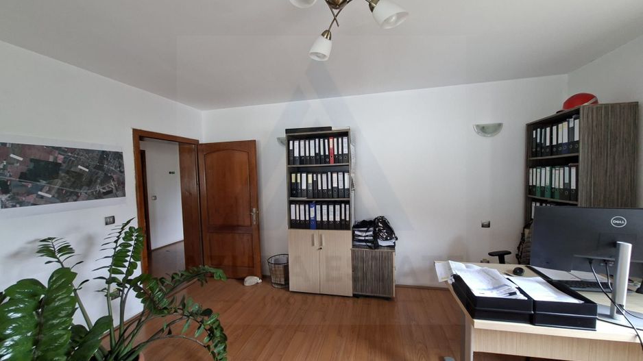Spatiu birouri casa individuala curte proprie 9 birouri Selimbar - Poză 3