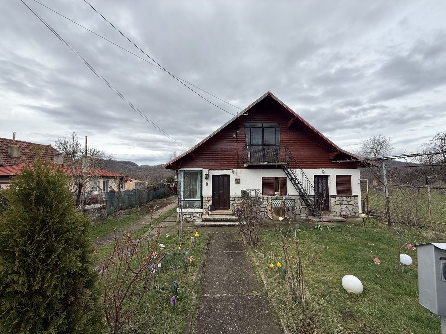 Casă corp C1 84mp + casă corp C2 51mp+garaj+ grădină și teren 889mp - Poză 18