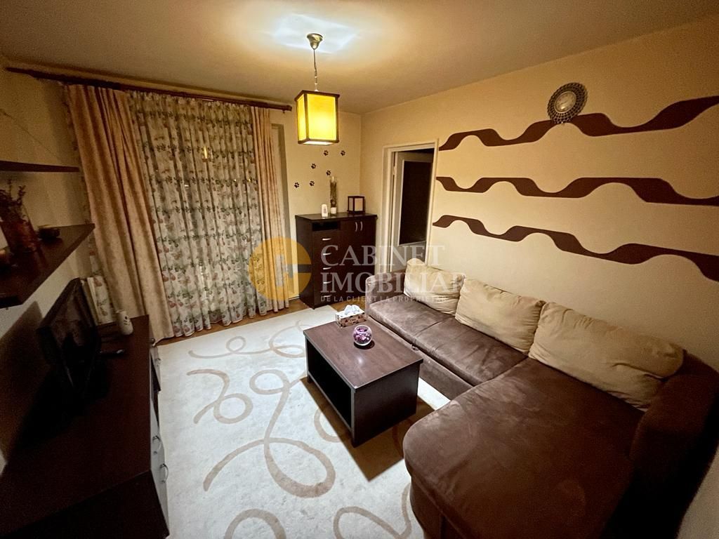 Apartament cu 3 camere - Etaj Intermediar - Bloc Fara Risc - Podu Ros - Poză 1