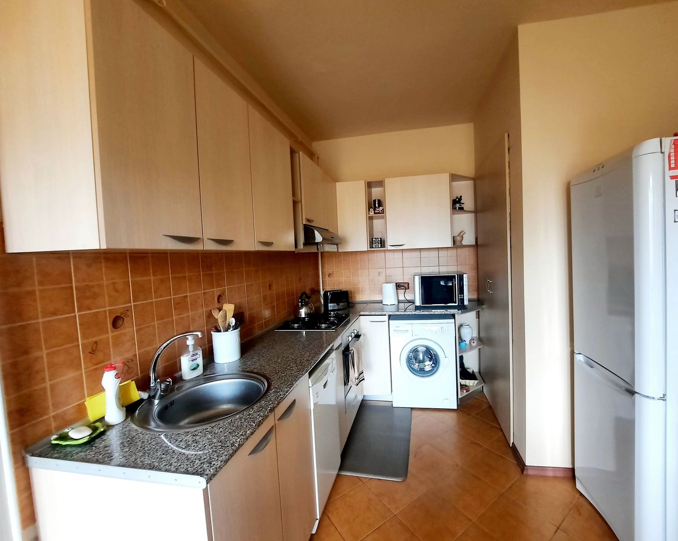 Apartament frumos si renovat cu garaj - zona Medicina - Poză 7