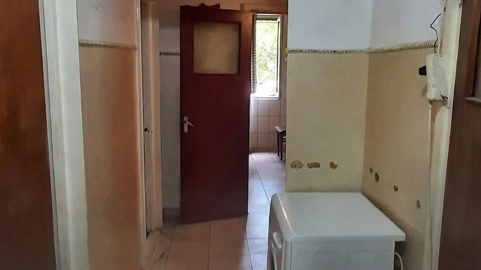 Vanzare Apartament  3 camere decomandat, parter, 68 mp,  metrou Valea Ialomiței - Poză 2