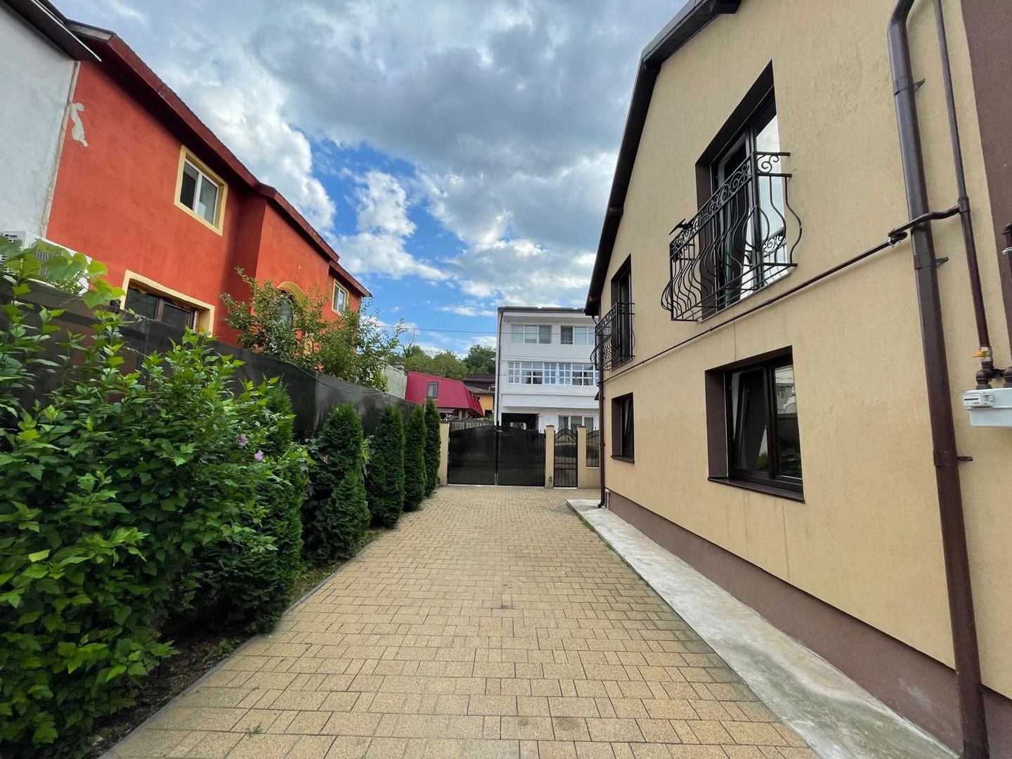 Apartament 3 Camere Spațios, Mobilat,  Curte și Balcon [ Zona Centrala ] - Poză 14