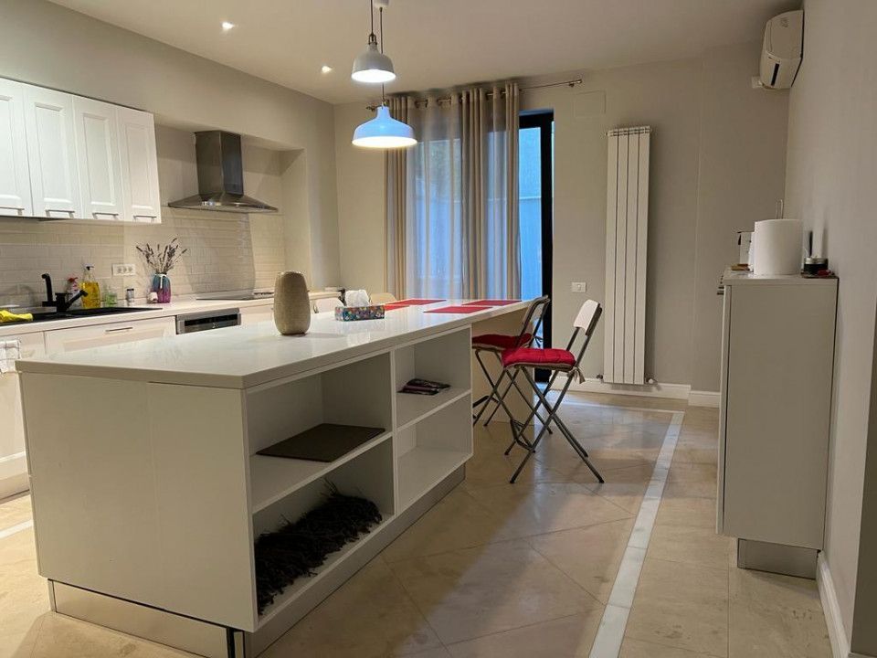 Vila P+1E+T in Faleza Nord / Consilieri - Poză 1