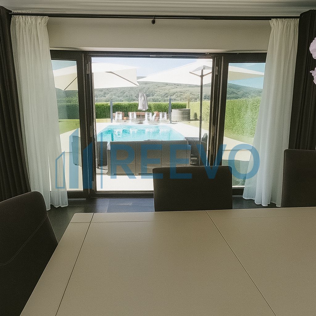 Proprietate Premium cu Două Case și Piscină în Hemeiuș - Poză 20