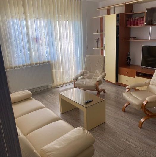 OCAZIE. Vanzare apartament cu 4 camere, central in Apahida. - Poză 1