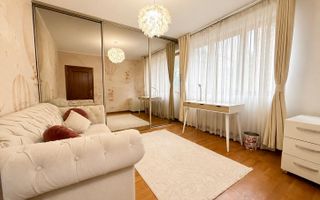Apartament în vilă, curte, la cheie, parcare, Europa - Poză 6