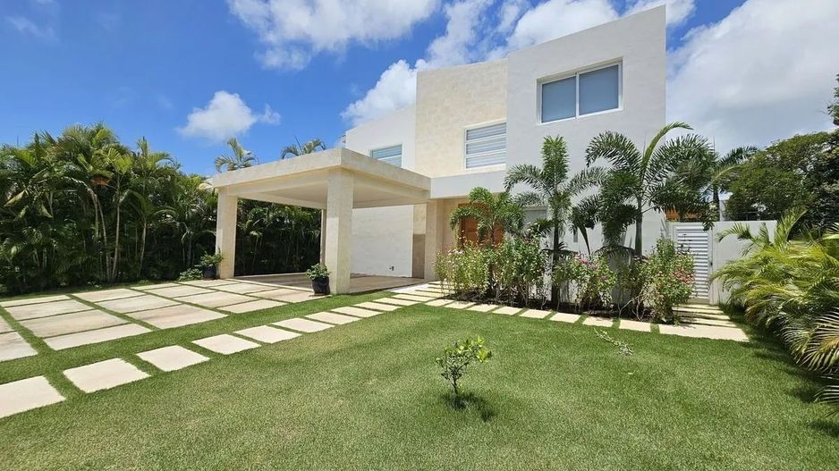 Vilă modernă de lux cu piscină privată - Poză 3