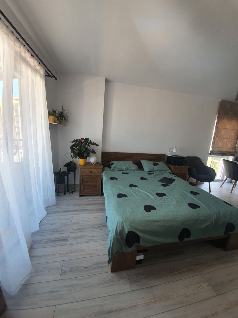 Apartament cu 3 camere, 2 bai, 2 terase, 2 garaje, in cartier Europa - Poză 12