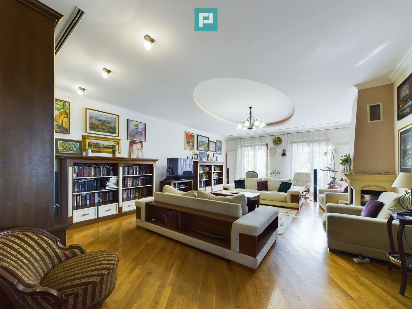 Vilă/casă cu 6 camere 400mp în Dumbrăvița - Poză 2