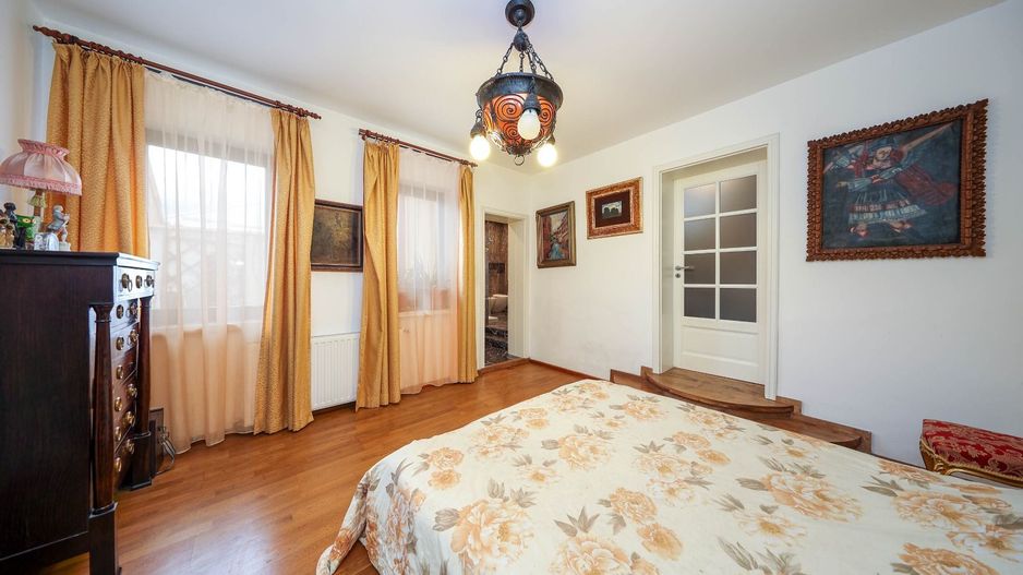 Casă deosebită de vânzare în centrul Brașovului - Poză 23