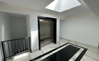 Apartment deosebit cu curte proprie si loc de parcare - Poză 9