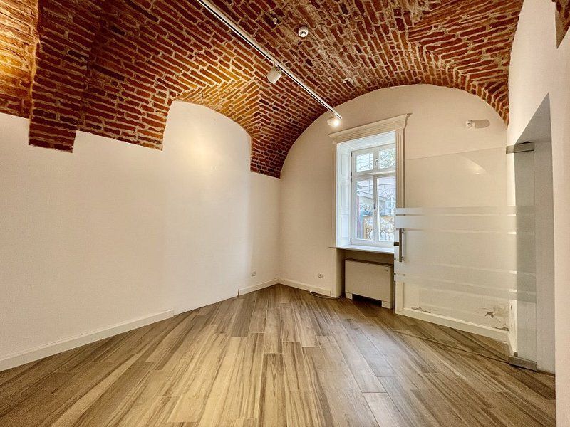 Spatiu birou in cladire istorica restaurata - Poză 11