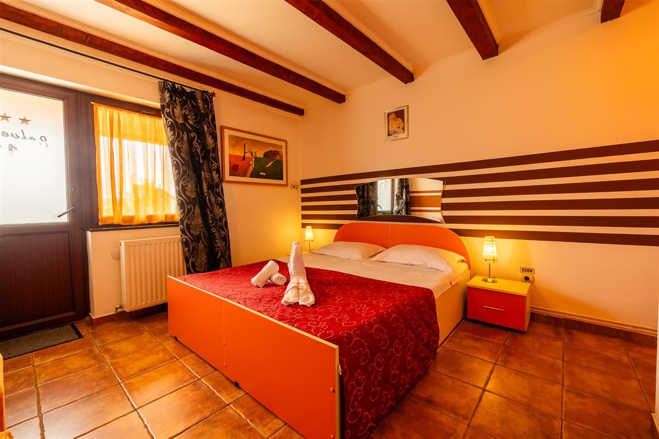 Pensiune cocheta, la poalele emblematicei Cetati Rasnov, Brasov - Poză 15