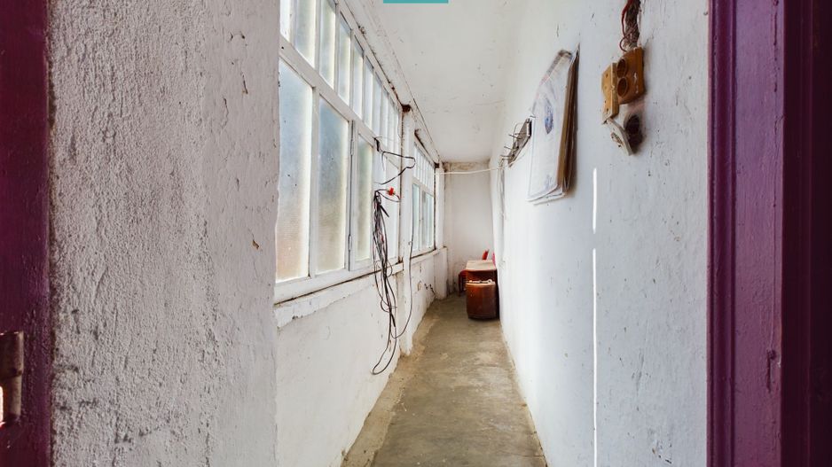 Casă cu teren generos de 2,880mp în Secusigiu - Poză 11