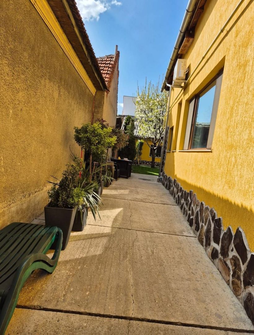 Casa in cartierul Nufarul - Poză 2