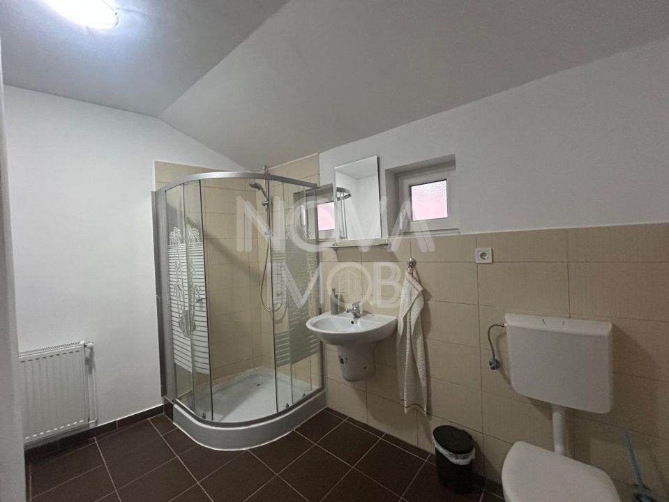 Casa de vanzare 200 mp cu spatiu comercial la parter, strada Lunga - Poză 16