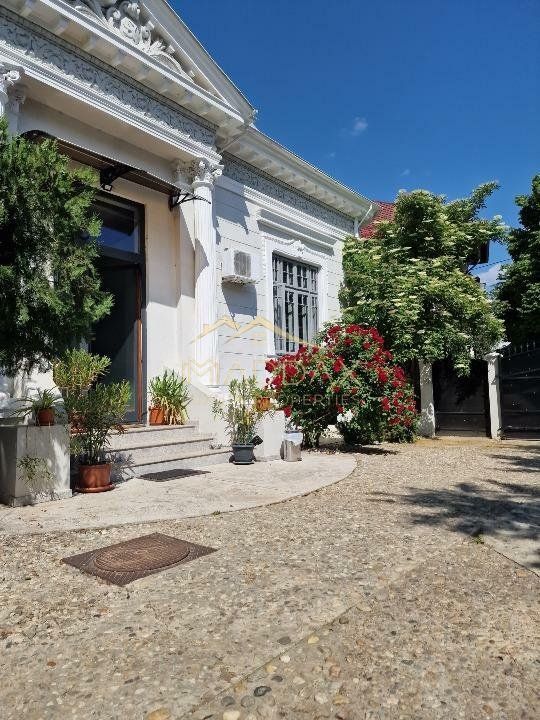 P+M (1000mp), curte (1750mp), 70 incaperi, 35 camere Unirii, multiple destinatii - Poză 4