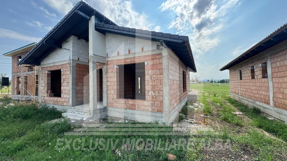 Casa individuala la rosu, Orizont - Poză 1