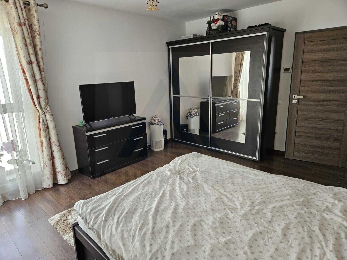 Apartament modern 3 camere baie cu geam parcare privata pe Dna Stanca - Poză 3