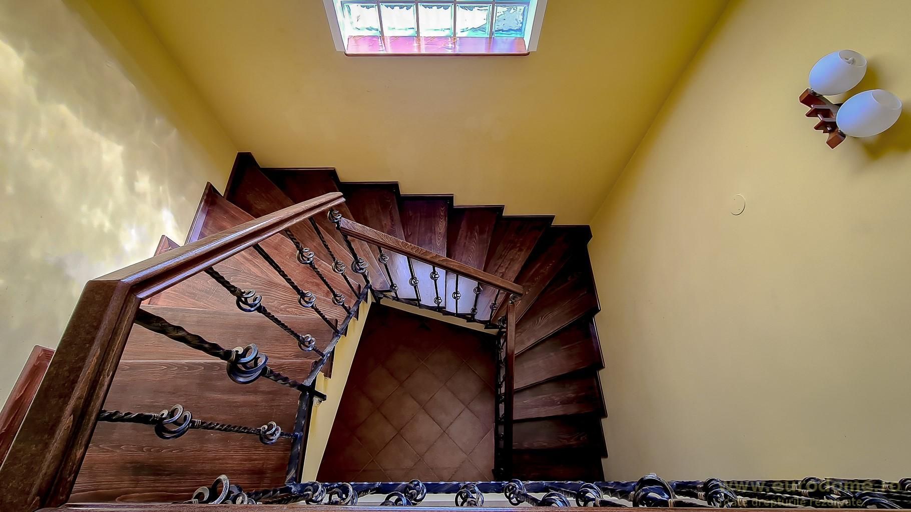 Casă nouă, intrare Stupini - Poză 30