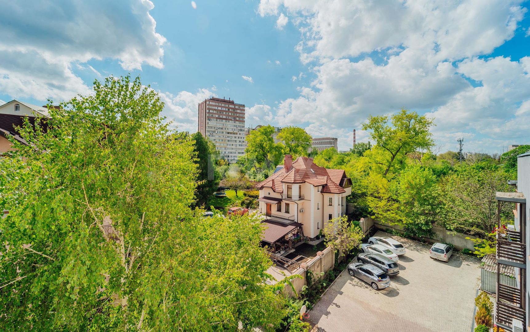 De vinzare Apartament 2 camere si balcon + living cu logie - Poză 14