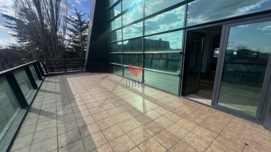 Spatiu Comercial / Birouri Central - Poză 1