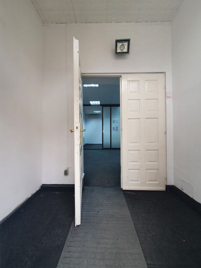 Spatiu comercial 39,22 mp + 18,17 mp pivnita + curte 18 mp - sos. Viilor - Poză 8