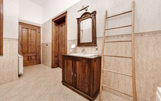 Bijuterie arhitecturală cu istorie. Confort modern, Ultracentral. - Poză 7