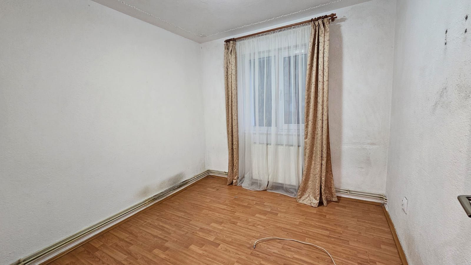 Apartament 2 camere,  bloc izolat, parter-zona Florilor. - Poză 2