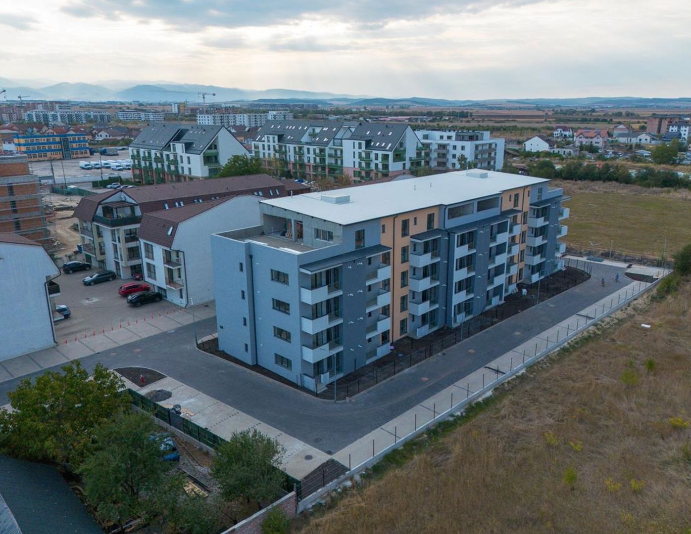 Perfect pentru investitie , apartament langa lac! - Poză 3