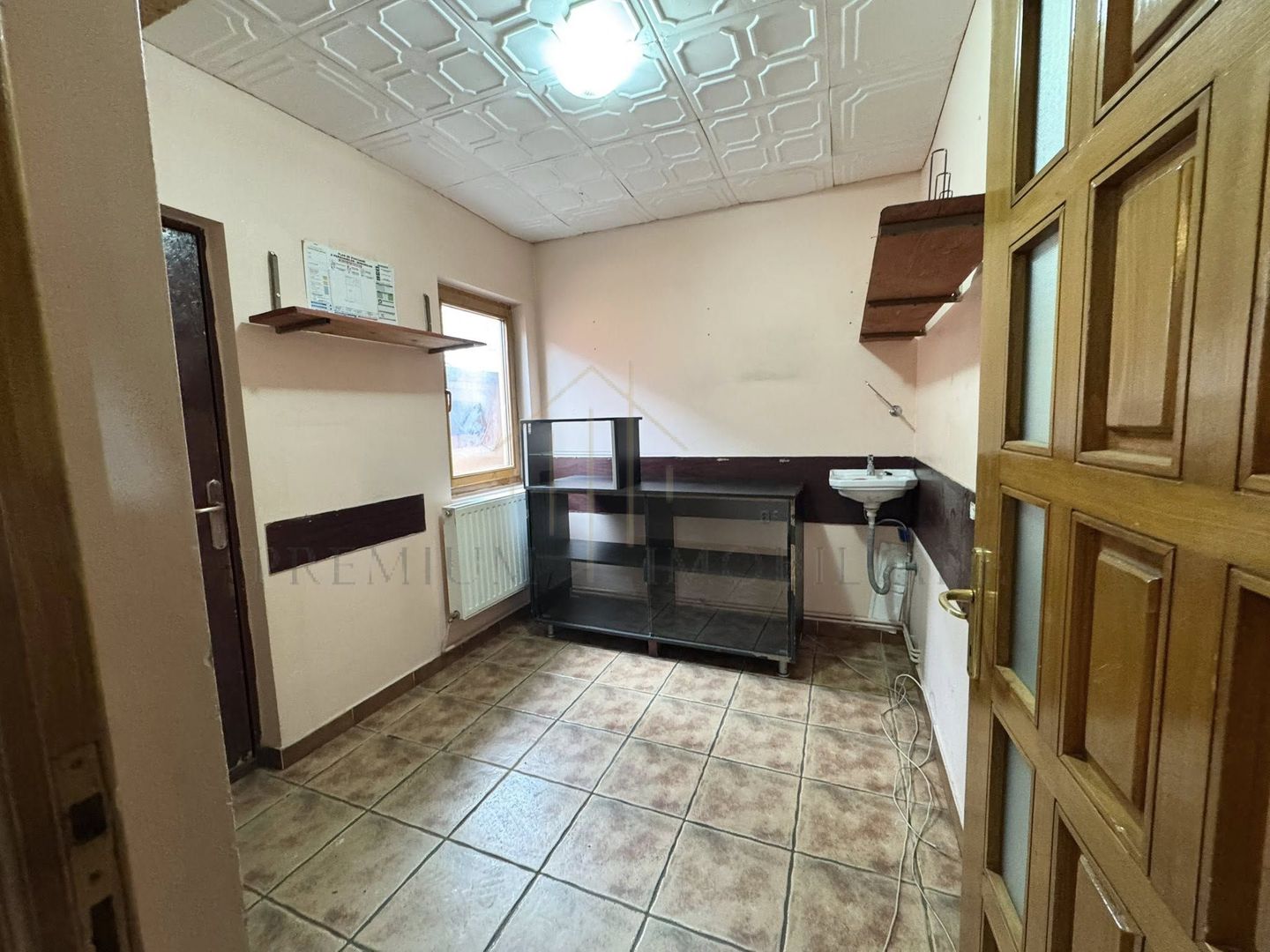 Casa + Spațiu comercial de vânzare în Onesti - Poză 14