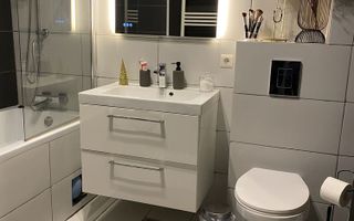 Apartament cu 3 camere, curte privată și parcare inclusă! - Poză 4