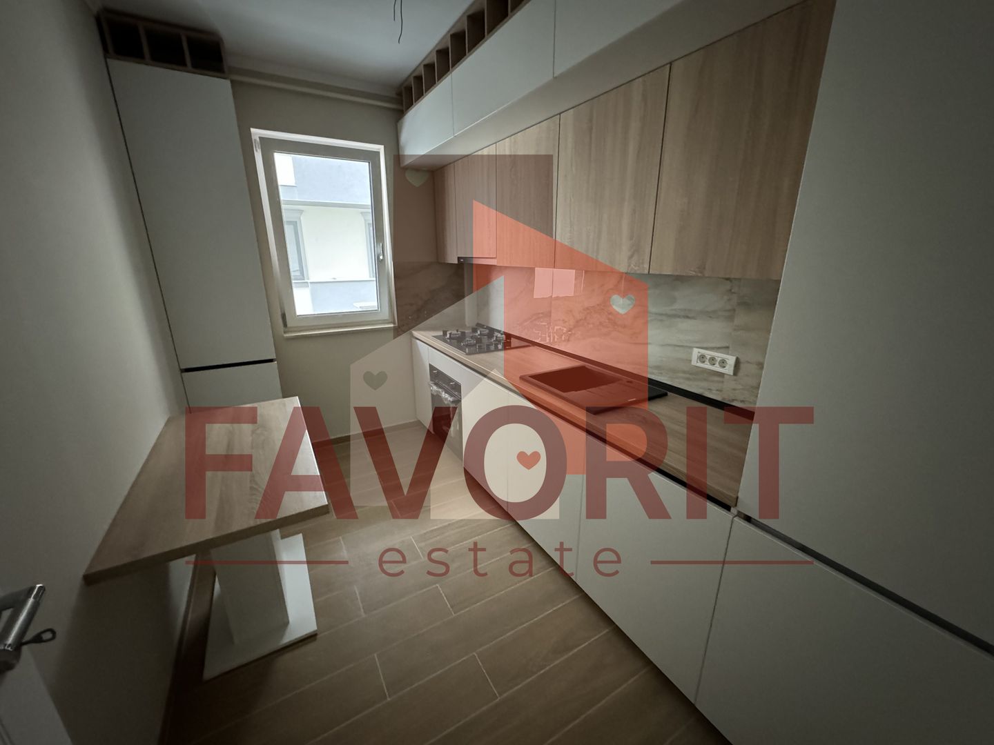 Etaj 1. Finisat la cheie. Loc de parcare - Poză 1