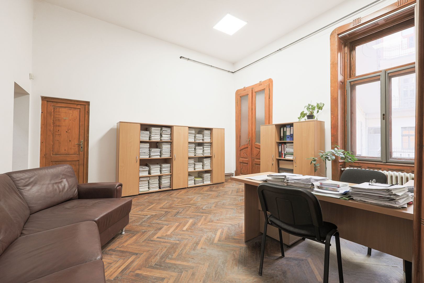 Apartament 6 camere cu potențial de birou în Palatul Kovacs - Poză 5