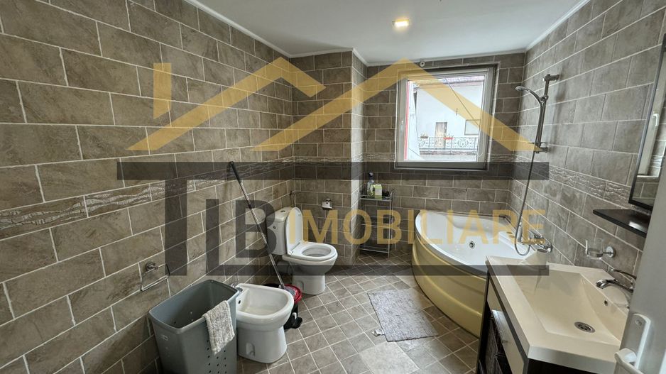 Apartament de 3 camere, 140 mp, Zona Piata Trandafirilor - Poză 9