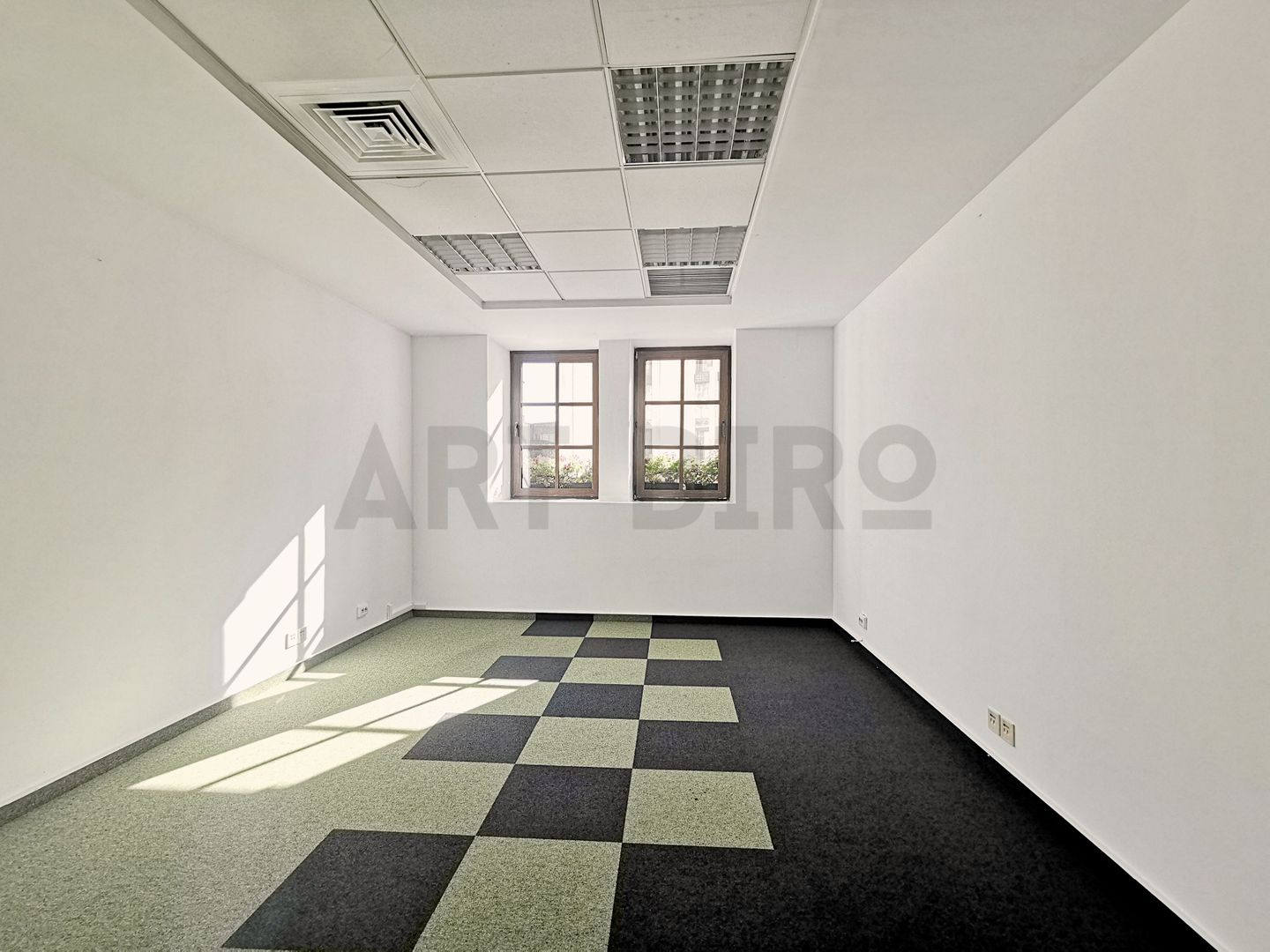 Zero comision, parter 20mp birou ultracentral Romana, 12' metrou - Poză 2