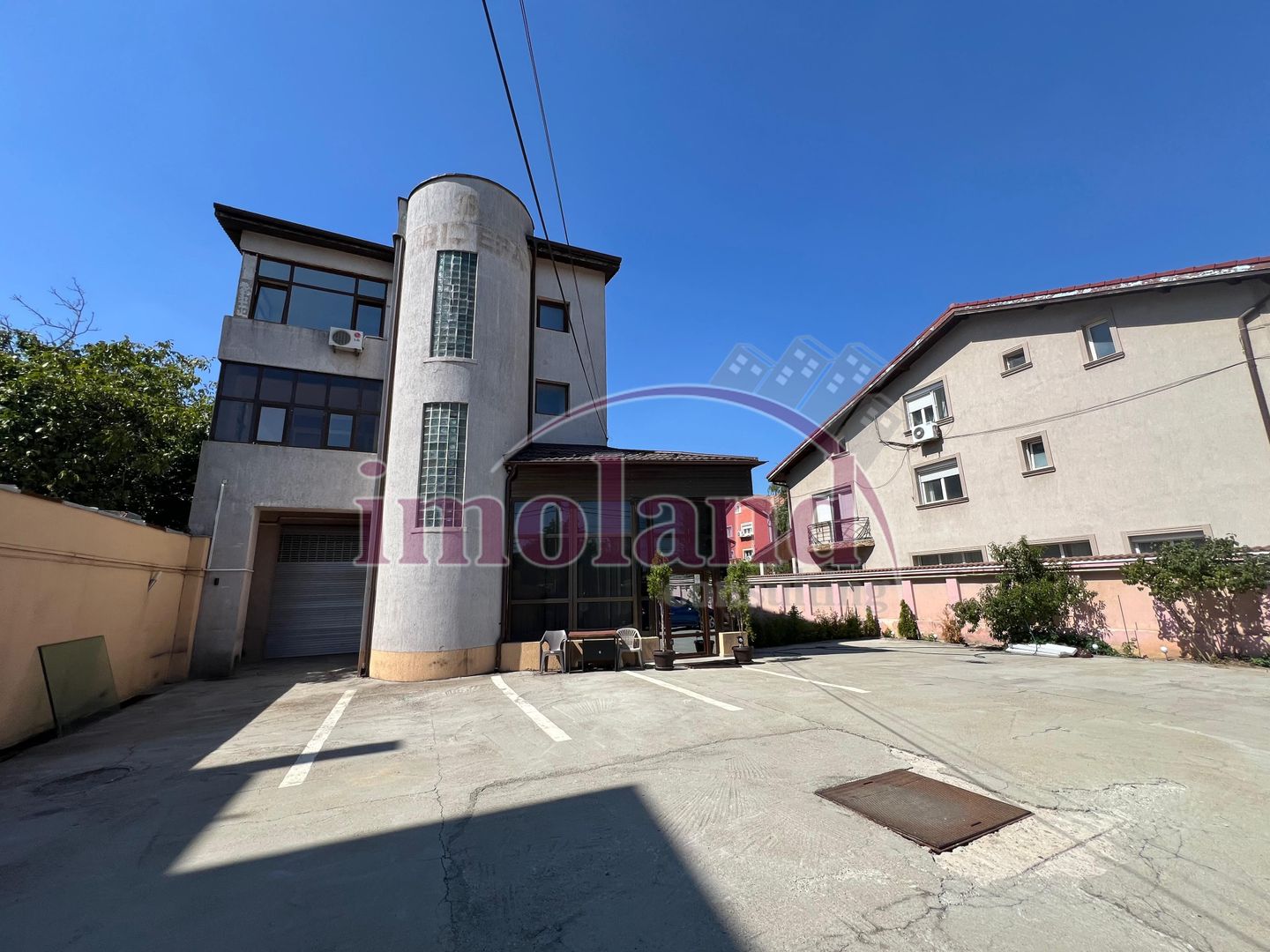 Casa 15 camere cu parcare mare - Jiului - Poză 1