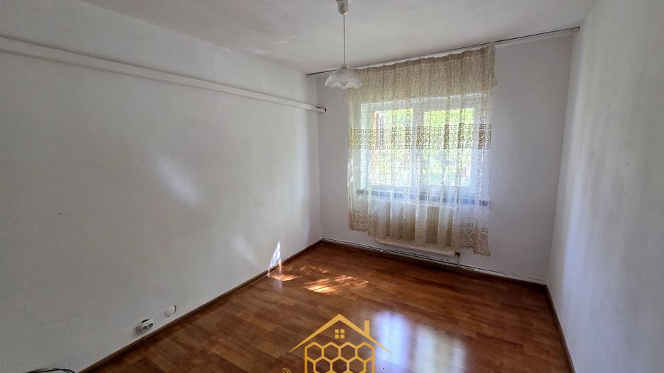 Apartament 3 Camere Decomandat - Spatios - in Zona 1 Mai - Poză 11