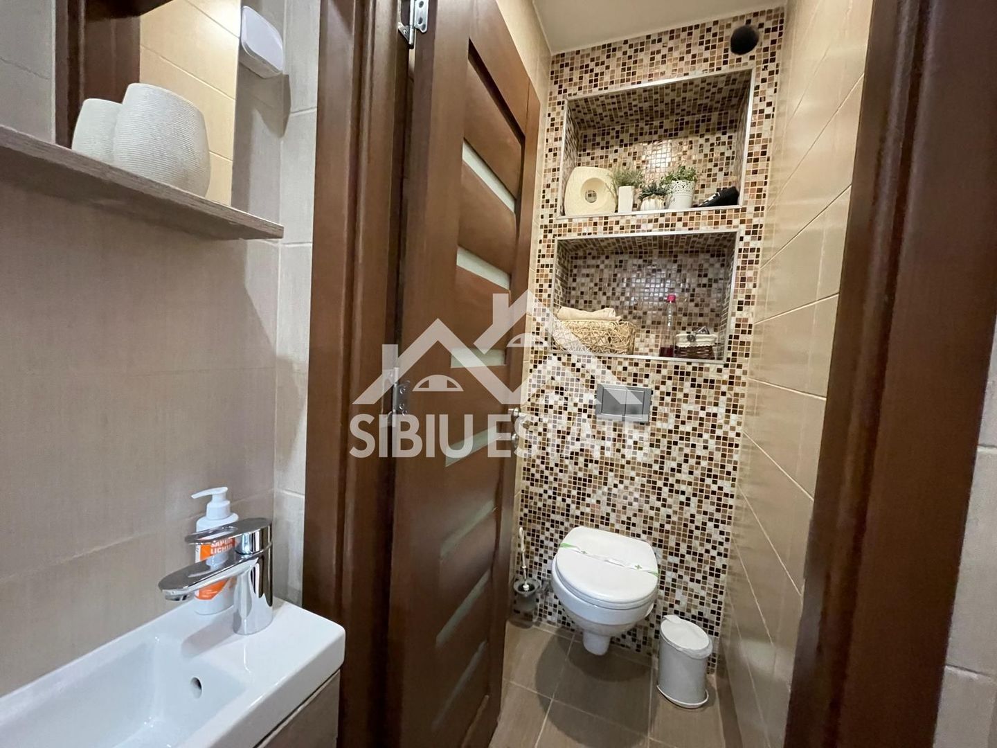 Afacere la cheie 2 unitati de cazare in regim hotelier ULTRACENTRAL - Poză 5