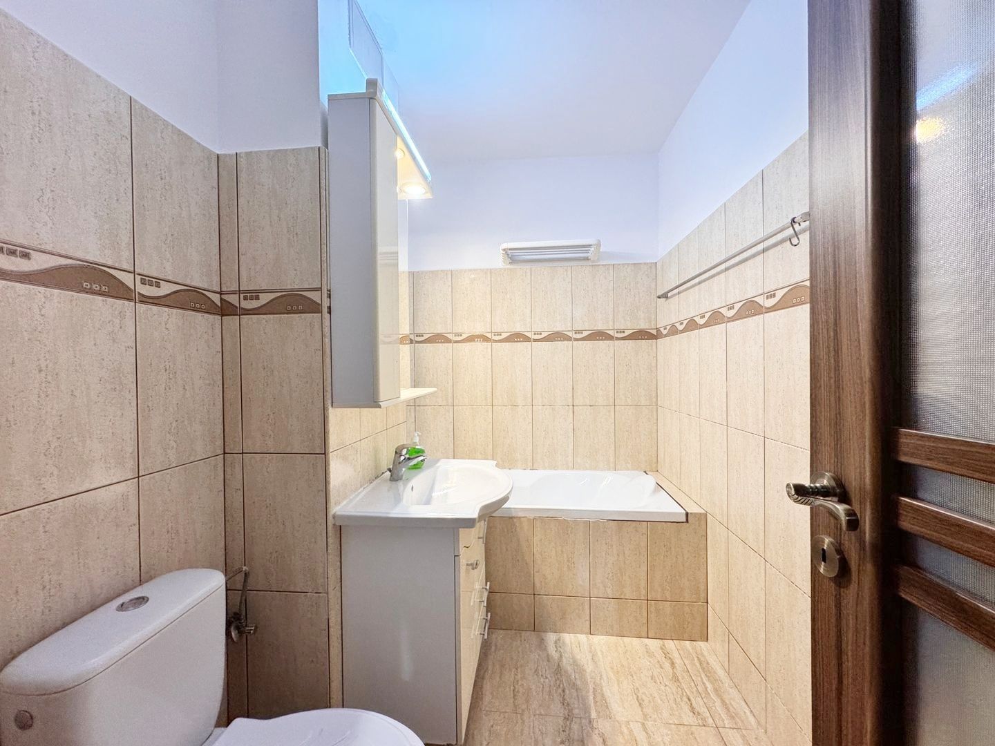 REZERVAT! Apartament decomandat, etaj 1 cu balcon, Calea Iuliu Maniu. - Poză 10