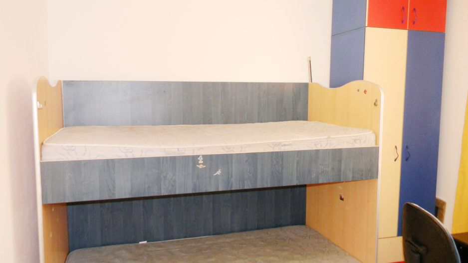 Apartament cu 3 camere mobilate,cartier Tractoru - Poză 6